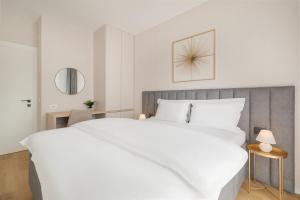 Urban Suite- Luxe 2BR with Balcony and Parking