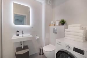 Urban Suite- Luxe 2BR with Balcony and Parking