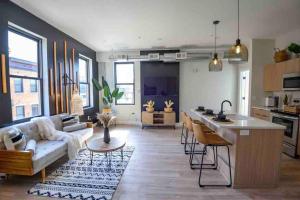Prime OTR, Steps to TQL Stadium, Findlay & Free Light Rail, Lux King Bed, 55in Smart TV