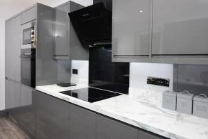 Luxury 8-Bed 2 Bath Contractor Ready!