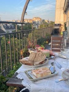 Grand appartement familial Parisien, avec balcon et parking