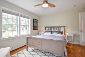 Fully Renovated Walk to Scargo Lake