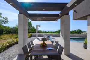 Luxury Villa Teulu with Sea View