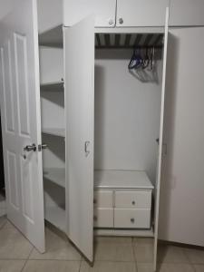 Amplia habitación con baño privado en Ciudad de Panamá