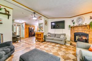 Cozy Home with Playground Near Hunter Ski Resort!