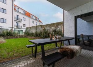 Poseidon Luxe gelijkvloers appartement met tuin ,terras en gratis parking