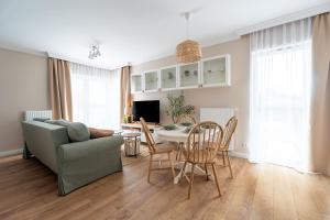 Apartament Oliwny 34 - balkon z widokiem na góry