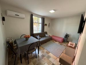 Desfrute bons momentos na praia Martim de Sá Pé na areia Aceitamos Pet pequeno porte