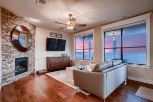 Hilltop Overlook in the Hollows