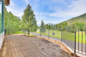 Mtn Home on Fairway with Deck - Mins to Vail Resort