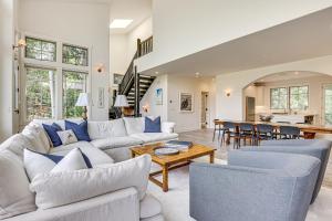 Mtn Home on Fairway with Deck - Mins to Vail Resort