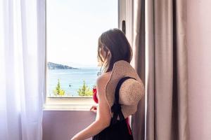 Himara City 24 - Central & Beach Access