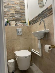 Sejours chez l'habitant Appart Lumineux avec Jardin et Jacuzzi - Chambre Parentale - Full AC - Proche - CDG - Stade de France - Parc des Expositions : photos des chambres