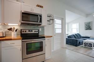 Newly Renovated Duplex, Upper Unit, 4th row from the beach