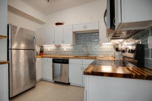 Newly Renovated Duplex, Upper Unit, 4th row from the beach