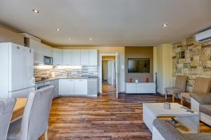 Apartment M- Panoramic View 