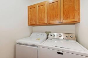 Cozy Bear Cabin With AC Hot Tub MountainViews