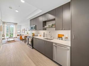 Spacious 1Bedroom 1bath Heart of Redmond