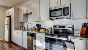 Spacious 1Bedroom 1bath Heart of Redmond