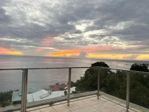 Castle Comfort Seaview deluxe Apartment - Giraudel