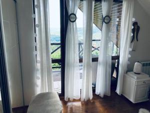 Domek Madib -Pokoj do wynajecia góry,nocleg Beskidy, widoki, jezioro, stadnina koni, grill, domek, apartament, wypoczynek, cisza, spokój, nocleg,pokój do wynajęcia Sucha Beskidzka