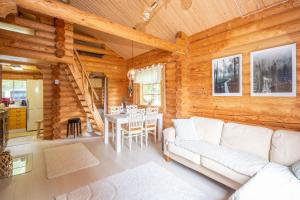 Lapin Villa Hiisi joen rannalla