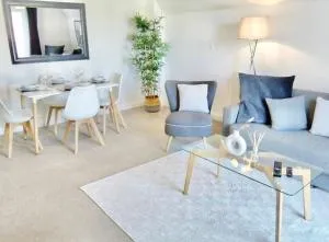 4br, 2ba Close To Hospital & Parking Included - Chilworth