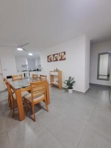 Departamento -Roma- Barrio General Paz - A una cuadra de 24 de septiembre y enfrente del Polideportivo By Apartcba