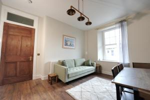 Stylish Fringe Flat Near Leith Walk Fast Wi-Fi & Self Check-In