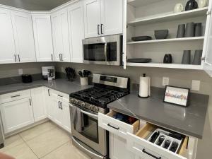 Perfect LV Home - Gated & Quiet - 9mins to Strip