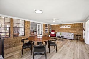 Lakefront Granbury, fishing, quite neighborhood, relaxing!