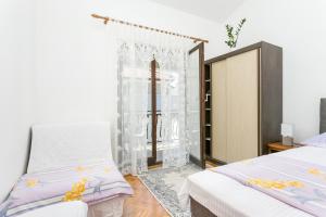 Apartments with parking space Podstrana, Split - 17586