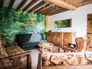 Maisons de vacances Gite de charme renove avec cheminee, terrasse et proche randonnees - Capacite 13 pers. - FR-1-410-179 : photos des chambres