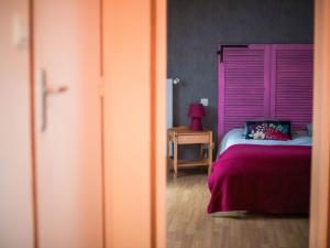 Maisons de vacances Gite de charme renove avec cheminee, terrasse et proche randonnees - Capacite 13 pers. - FR-1-410-179 : photos des chambres