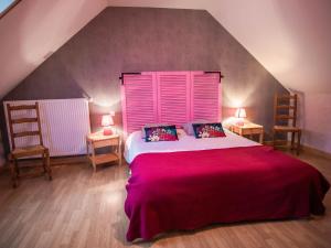 Maisons de vacances Gite de charme renove avec cheminee, terrasse et proche randonnees - Capacite 13 pers. - FR-1-410-179 : photos des chambres