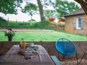 Maisons de vacances Gite de charme renove avec cheminee, terrasse et proche randonnees - Capacite 13 pers. - FR-1-410-179 : photos des chambres