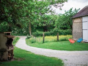 Maisons de vacances Gite de charme renove avec cheminee, terrasse et proche randonnees - Capacite 13 pers. - FR-1-410-179 : photos des chambres