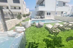 Family friendly apartments with a swimming pool Novalja, Pag - 23489 - 3hvězdičkové hotely ve městě Novalja