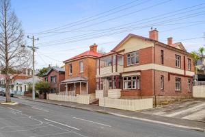 Sunny apartment on the fringe of the CBD