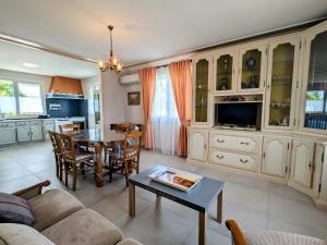 Maisons de vacances Maison renovee avec jardin privatif, proche chateaux et ZooParc de Beauval, Argy - FR-1-591-613 : photos des chambres
