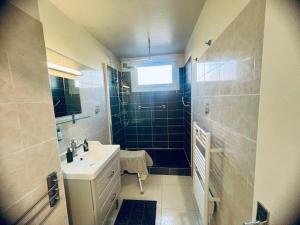 Appartements Confortable F3 a Amelie-les-Bains avec Parking Facile et WIFI, proche du Centre et des Cures - FR-1-703-187 : photos des chambres