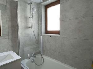 Appartements Appartement 2 pieces avec parking, pres des pistes - 5 couchages - FR-1-603-103 : photos des chambres