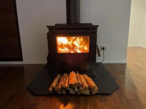 Crystal Cottage Retreat- Escape to the Hinterland!