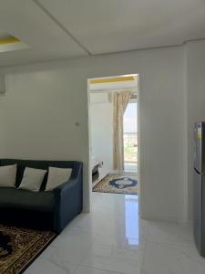 One Bedroom Condo with Balcony & Pool - Carosa Staycation