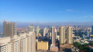 One Bedroom Condo with Balcony & Pool - Carosa Staycation