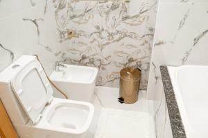 2BDR Luxury Apartment in Palm