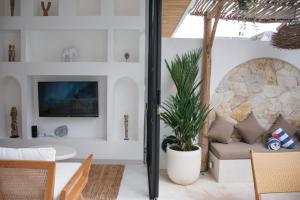 Chic Designer 1 BR villa with pool