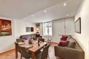 Cozy apartment between lake and mountains