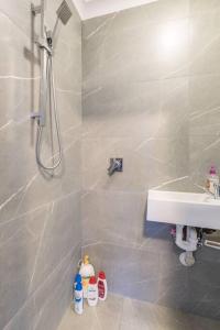 Cozy Double Room - Central Spot - Shared Bathroom