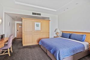 Surfers Paradise Studio, Short Walk to Beach - Hosted by Coastal Letting Co.